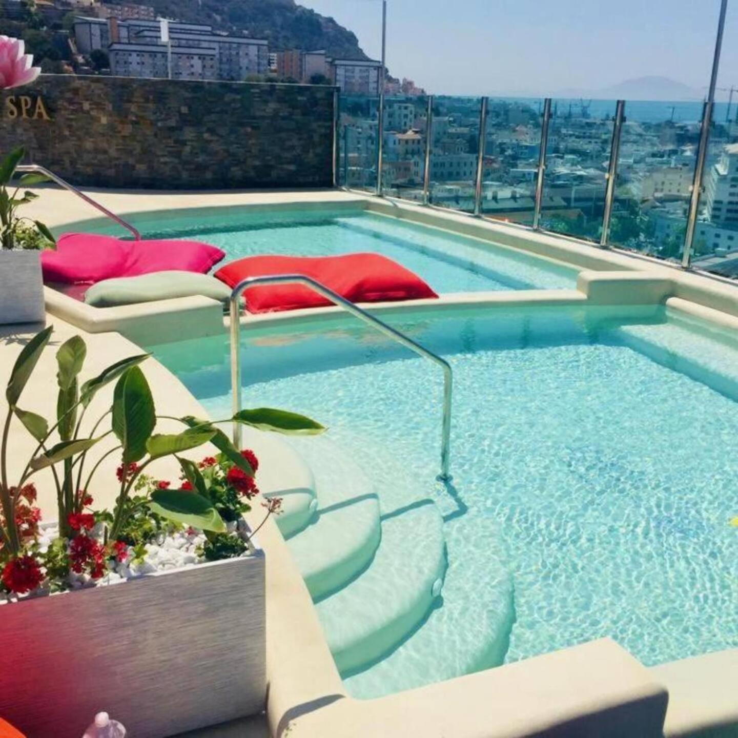 Urban Oasis At Luxurious Ocean Village Cebelitarık Dış mekan fotoğraf