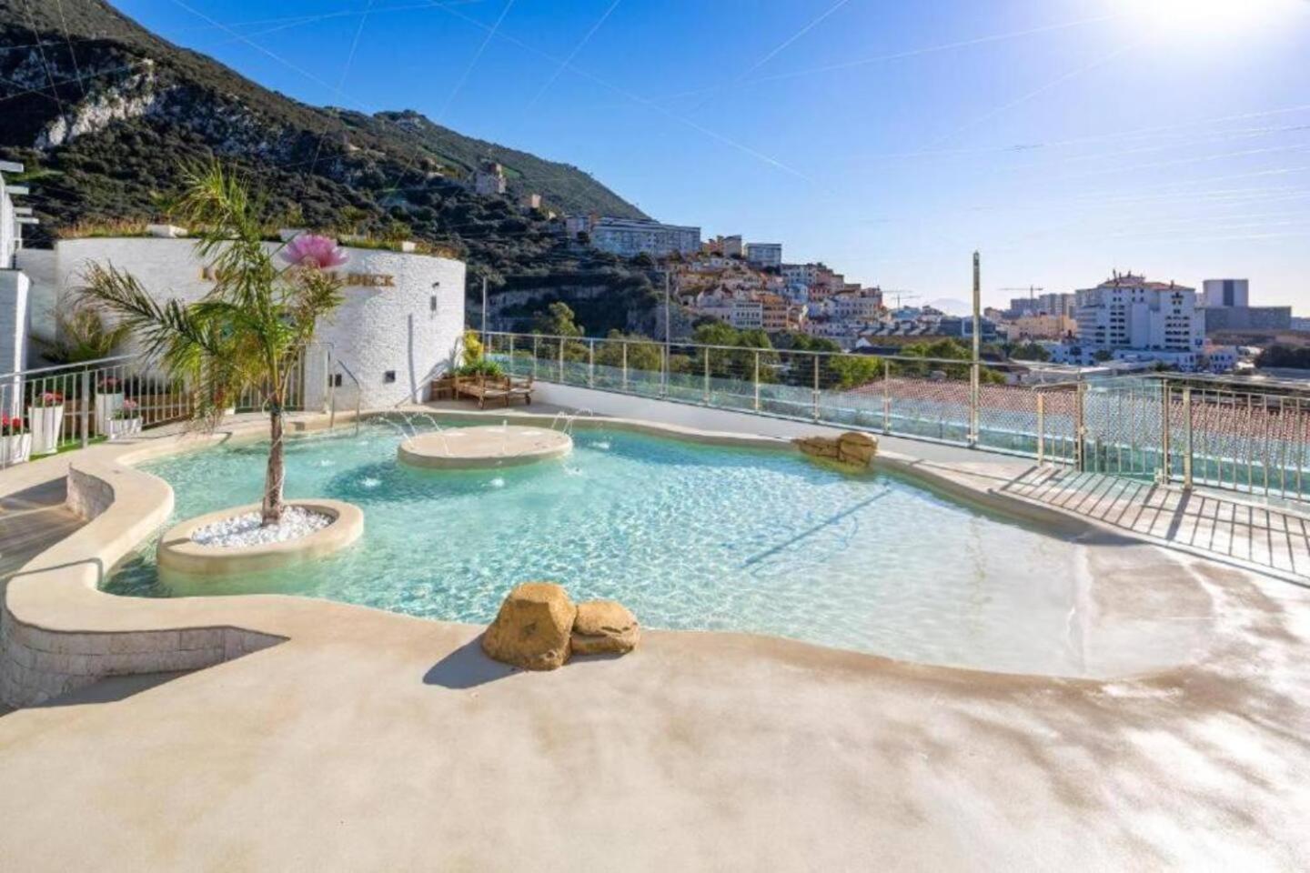 Urban Oasis At Luxurious Ocean Village Cebelitarık Dış mekan fotoğraf