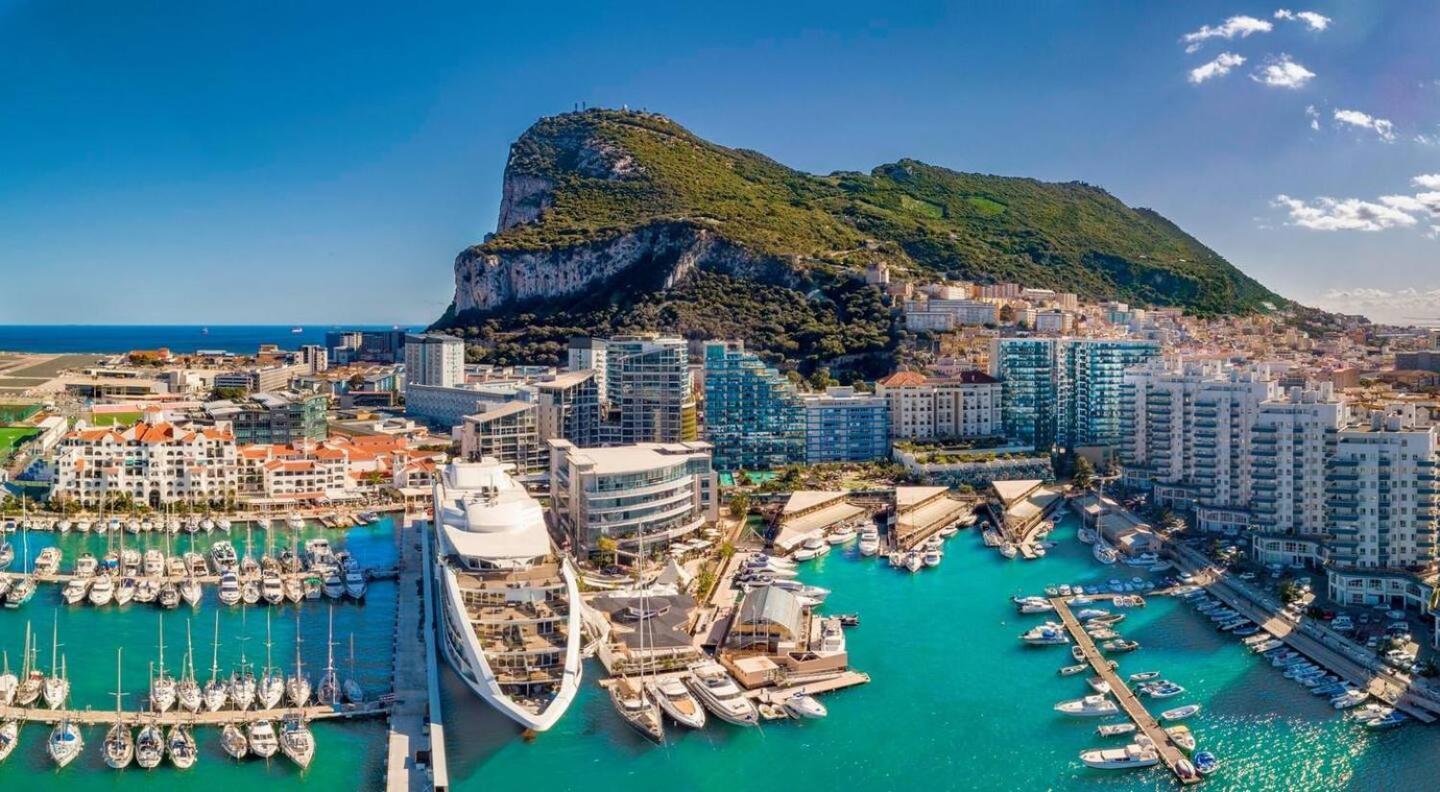Urban Oasis At Luxurious Ocean Village Cebelitarık Dış mekan fotoğraf
